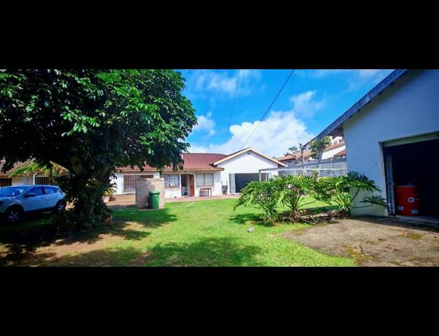 5 BEDROOM HOUSE FOR SALE IN MANABA BEACH